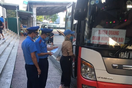 Cơ quan chức năng Lai Châu kiểm soát chặt hoạt động vận chuyển hành khách liên tỉnh của các doanh nghiệp.
