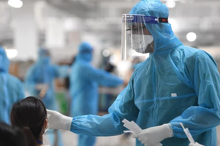 Việt Nam vượt mốc 20 nghìn ca nhiễm Covid-19