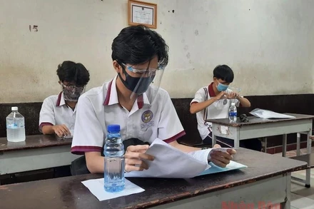 Học sinh tại TP Hồ Chí Minh tham dự Kỳ thi tốt nghiệp trung học phổ thông đợt 1. Ảnh: CAO TÂN