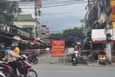 Phong tỏa một khu vực liên quan ca mắc Covid-19 tại khu phố Nhị Đồng, phường Dĩ An, thành phố Dĩ An.