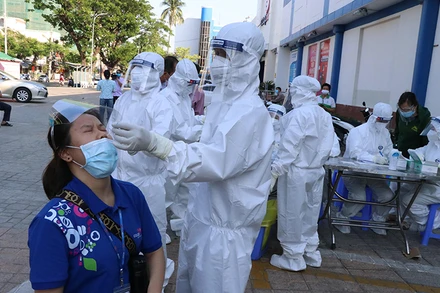 Qua khám sàng lọc, truy vết, thành phố Tuy Hòa có hơn 2000 trường hợp F1, đang cách ly tại 25 cơ sở cách ly tập trung. 