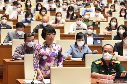 Đại biểu Quốc hội thảo luận tại Hội trường, ngày 25/7. Ảnh: DUY LINH