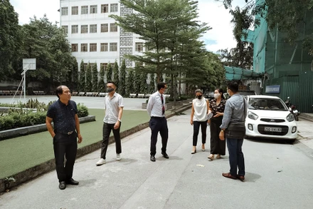 Ban tổ chức dự ánđi khảo sát tại Trường ĐH Văn hóa. Ảnh: VICAS Art.