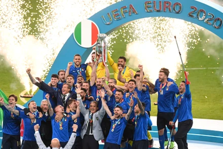 Italia giành chức vô địch EURO lần đầu tiên sau 53 năm. (Ảnh: UEFA)