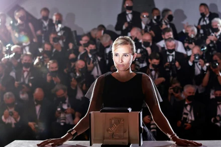 Nữ đạo diễn Julia Ducournau.