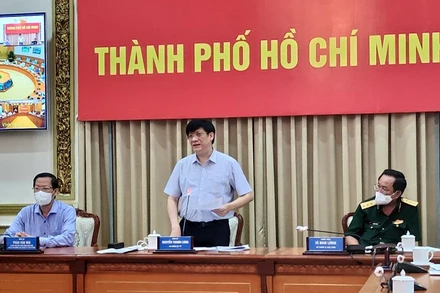 Bộ trưởng Y tế Nguyễn Thanh Long báo cáo tại Hội nghị.