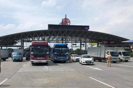 Chốt kiểm soát phương tiện tại nút Pháp Vân – Cầu Giẽ, cửa ngõ phía nam Thủ đô Hà Nội.