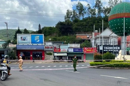 Phân luồng trên Quốc lộ 27, đoạn qua thị trấn Thạnh Mỹ, huyện Đơn Dương, Lâm Đồng.