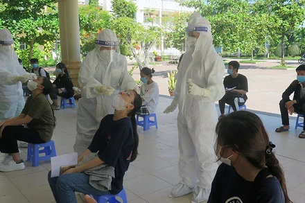 Toàn bộ thí sinh dự thi tốt nghiệp THPT năm 2021 tại Phú Yên được lấy mẫu xét nghiệm Covid-19 trước kỳ thi.