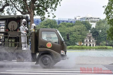 Hà Nội tiến hành phun khử khuẩn trên diện rộng