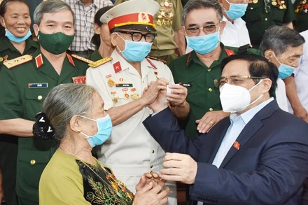 Thủ tướng Phạm Minh Chính gặp mặt đại biểu người có công với cách mạng