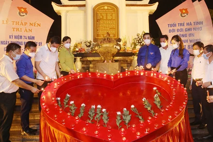 Thắp nến tri ân các anh hùng, liệt sĩ tại Ngã ba Đồng Lộc