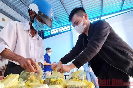 Các phần cơm “O đồng” hoàn thành vào 10 giờ 26 phút sáng 10/7.