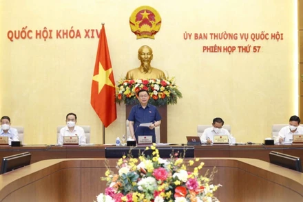 Chủ tịch Quốc hội Vương Đình Huệ phát biểu khai mạc tại một phiên họp của Ủy ban Thường vụ Quốc hội. (Ảnh TTXVN)