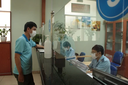 Đại diện doanh nghiệp làm thủ tục thông quan tại Chi cục Hải quan cửa khẩu Cảng Sài Gòn khu vực 1, TP Hồ Chí Minh.