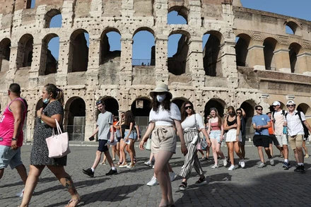 Châu Âu đang trải qua một mùa du lịch hè bớt ảm đạm so với năm ngoái (Ảnh: AP)