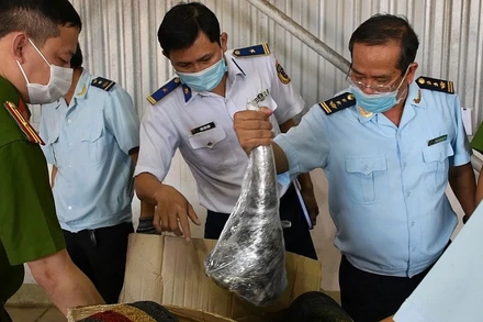 Hơn 138kg nghi sừng tê giác bị bắt giữ.