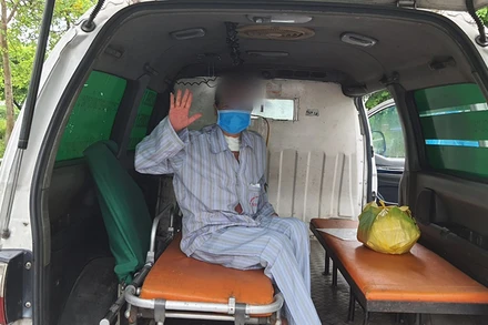 Chị Vi Thị Ng. (35 tuổi, trú tại Con Cuông, Nghệ An) đã hồi sinh lần nữa sau 51 ngày nằm viện.