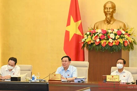 Chủ tịch Quốc hội Vương Đình Huệ phát biểu tại phiên họp. Ảnh: Duy Linh