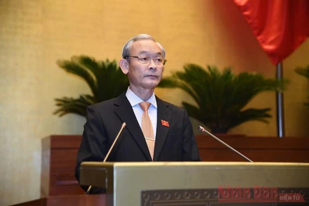 Chủ nhiệm Ủy ban Tài chính, Ngân sách của Quốc hội Nguyễn Phú Cường trình bày Báo cáo thẩm tra, sáng 24/7. Ảnh: QUANG HOÀNG