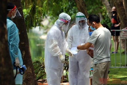 Điều tra dịch tễ tại quận Đống Đa, thành phố Hà Nội. (Ảnh: DUY LINH)