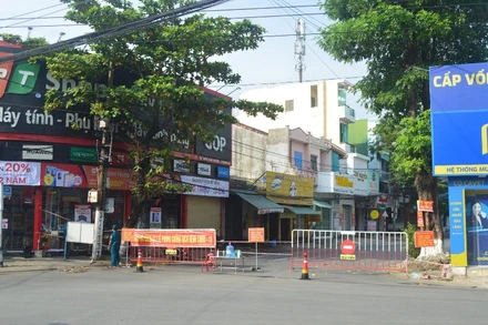 Dịch bệnh Covid-19 lây lan ra nhiều địa phương ở Quảng Ngãi khiến nhiều khu vực bị phong tỏa.