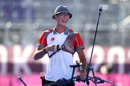 Mete Gazoz đem về tấm huy chương vàng đầu tiên cho Thổ Nhĩ Kỳ tại Olympic Tokyo 2020. (Ảnh: AA Photo)