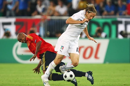 Tây Ban Nha và Italia trong trận tứ kết Euro 2008. (Ảnh: Zimbio)