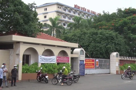 Bệnh viện Đa khoa Long An tiếp tục tạm ngưng nhận bệnh thêm 7 ngày.
