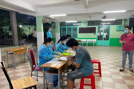 Một phường của quận 5 chi trả hỗ trợ cho người lao động tự do, ngày 8/7.