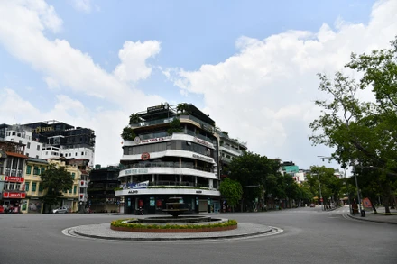 Hà Nội những ngày này trở nên vắng vẻ, yên tĩnh hơn thường lệ.