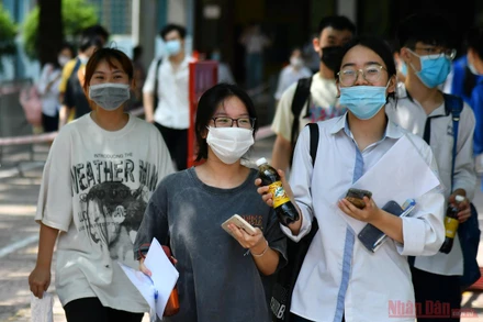 Thí sinh tại Kỳ thi tốt nghiệp trung học phổ thông 2021 tại Hà Nội. ẢNh: THUỶ NGUYÊN