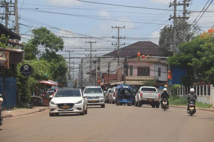 Một số tuyến phố ở Thủ đô Vientiane đã được dỡ bỏ hạn chế đi lại.