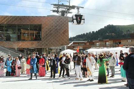 Lễ hội Việt Nam tại thị trấn La Plagne thu hút sự quan tâm của người dân địa phương (Ảnh: NDĐT)  