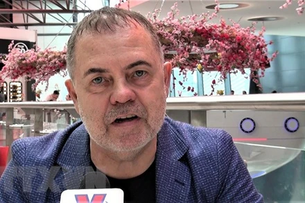 Chủ tịch Hội đồng chuyên gia Quỹ nghiên cứu Á-Âu Grigory Trofimchuk trả lời phỏng vấn phóng viên TTXVN. (Ảnh: Hồng Quân/TTXVN)