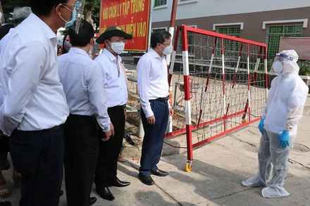 Đoàn công tác của Bộ Y tế kiểm tra công tác phòng, chống dịch tại Bình Dương. 