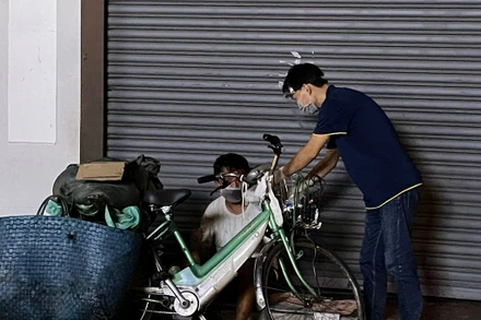 Mỗi ngày nhóm thiện nguyện phát 1.000 suất cơm tới người cơ nhỡ khi TP Hồ Chí Minh giãn cách.