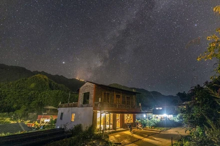 Bầu trời sao trên đỉnh Fansipan (Ảnh: CTV)