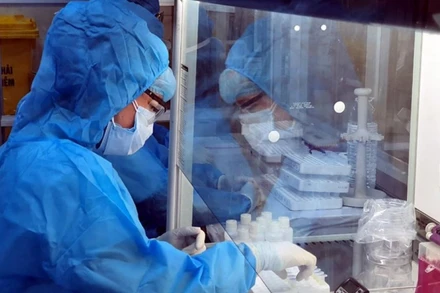 3 nhân viên nhà thuốc ở Hà Nội mắc Covid-19