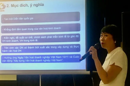 Giáo sư, Tiến sĩ Từ Thị Loan, Phó Chủ tịch Hiệp hội Phát triển văn hóa doanh nghiệp Việt Nam giới thiệu Đề án tổ chức Diễn đàn thường niên “Văn hóa với doanh nghiệp”.