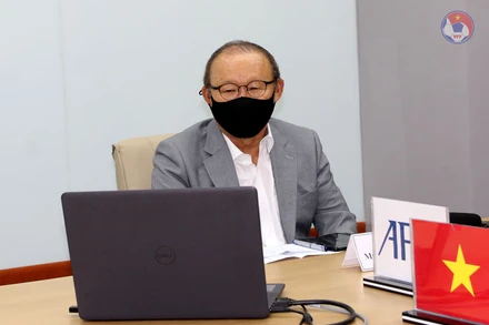 Huấn luyện viên Park họp trực tuyến cùng Liên đoàn bóng đá châu Á và đại diện 11 đội tuyển còn lại. (Ảnh: VFF)