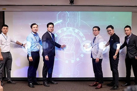 Đại diện Trung ương Đoàn Thanh niên Cộng sản Hồ Chí Minh, Thành đoàn Hà Nội và các đơn vị liên quan thực hiện nghi lễ phát động cuộc thi.