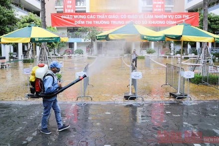 Hà Nội phun khử khuẩn các địa điểm tổ chức thi tốt nghiệp THPT