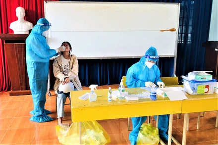 Sau khi xét nghiệm, các trường hợp trong khu vực phong tỏa tại Trung tâm y tế huyện Lắk đã có kết quả xét nghiệm RT-PCR âm tính lần 2.