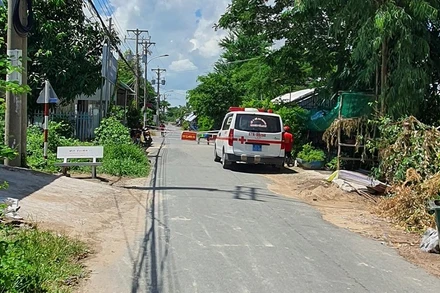 Phong tỏa đường vào khu vực Bệnh viện Đa khoa huyện An Phú. 