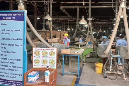 Doanh nghiệp Nhất Hưng Group vừa căng mình chống dịch vừa tập trung sản xuất kinh doanh.