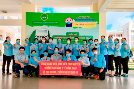 Các bạn sinh viên tự nguyện đến thành phố Sa Đéc tham gia phòng, chống dịch Covid-19.