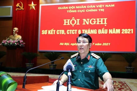 Đại tướng Lương Cường, Chủ nhiệm Tổng cục Chính trị, phát biểu ý kiến tại hội nghị.