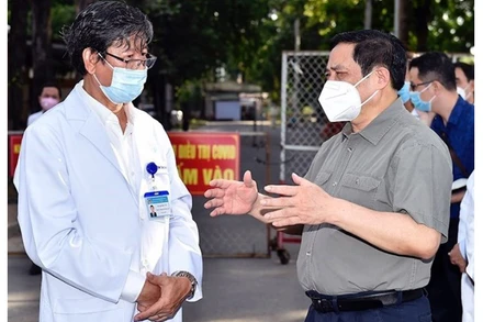 Thủ tướng Chính phủ Phạm Minh Chính động viên, kiểm tra, đôn đốc nhiệm vụ phòng chống dịch Covid-19 tại Bình Dương, ngày 27/6.