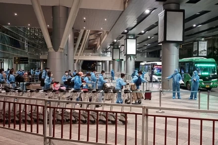 Sân bay Đà Nẵng phân luồng khách đến từ các địa phương có dịch Covid-19.